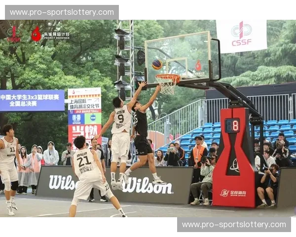 热点评球：掌握体育热点，玩转篮球、足球赛事